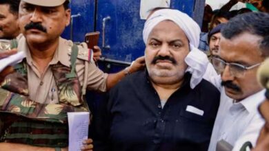 Photo of माफिया अतीक के ठिकानों पर ED की छापेमारी, करोड़ों की बेनामी संपत्ति हो सकती सीज