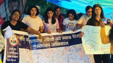 Photo of महिला पहलवानों के धरने के समर्थन में बनारस की बेटियां पहुंची नई दिल्ली