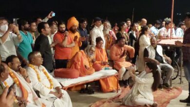 Photo of वाराणसी : जय मां गंगा सेवा समिति द्वारा आयोजित गंगा आरती में शामिल हुए पायलट बाबा