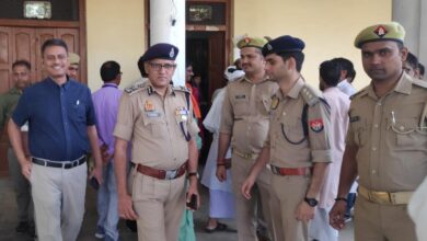 Photo of वाराणसी : पुलिस कमिश्नर व जिला निर्वाचन अधिकारी ने मतदान केंद्रों का किया निरीक्षण