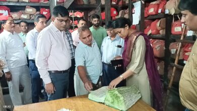 Photo of जिलाधिकारी हर्षिता माथुर ने कलेक्ट्रेट परिसर में स्थित विभागों का किया निरीक्षण