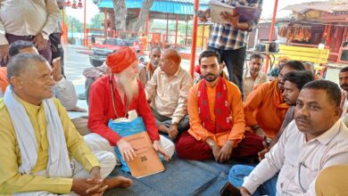 Photo of हनुमान मंदिर पर दीपावली पर्व पर लगने वाले मेला की तैयारियो को लेकर एक बैठक सोमवार को मंदिर प्रांगण मे आयोजित