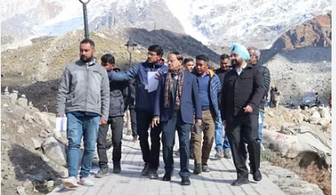 Photo of प्रमुख सचिव प्रधानमंत्री पहुंचे केदारनाथ धाम,बाबा का रुद्राभिषेक कर निर्माण कार्यों का लिया जायजा