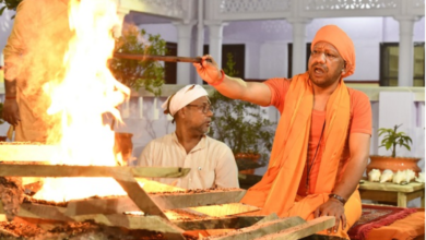 Photo of CM योगी ने मां जगतजननी की विधि विधान से किया हवन पूजन और लोकमंगल की प्रार्थना