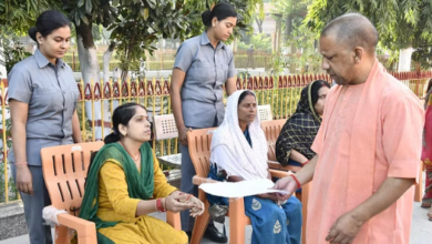 Photo of सीएम योगी जनता दर्शन में बोले -हर जरूरतमंद का मिले आवास व इलाज