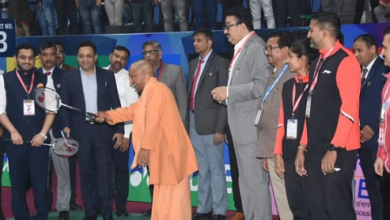 Photo of लखनऊ: सीएम योगी पहुंचे बैडमिंटन कोर्ट में…
