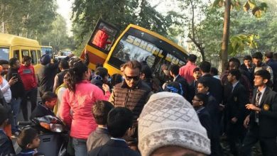 Photo of पठानकोट: बच्चों से भरी स्कूल बस खड्डे में गिरी