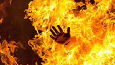 Photo of इजरायली दूतावास के सामने फिलिस्तीनी नागरिक ने लगाई आग,जाने पूरा मामला