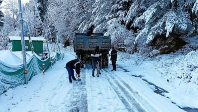 Photo of औली सड़क पर पाला गिरने से फंस रहे पर्यटक
