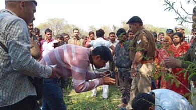 Photo of यूपी: सिर के बल पटककर युवती की हत्या…शव फंदे से लटकाया, सिर और पैर में मिली गहरी चोट