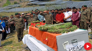 Photo of उत्तराखंड: सैन्य सम्मान से हुआ प्रदीप का अंतिम संस्कार, लोगों ने नम आंखों से दी विदाई
