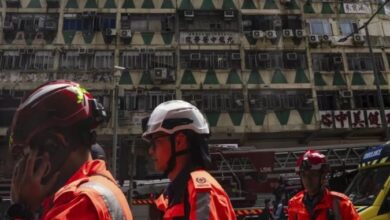 Photo of हांगकांग के ‘न्यू लकी हाउस’ इमारत में लगी भीषण आग, पांच लोगों की मौत