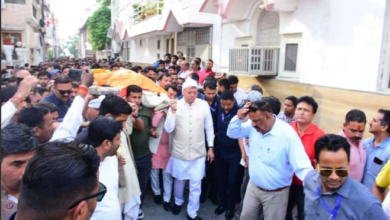 Photo of पूर्व विधायक कैलाश गहतोड़ी के अंतिम संस्कार में शामिल हुए सीएम धामी