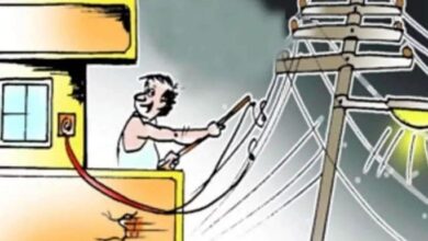 Photo of पूर्व मंत्री के घर बिजली चोरी पकड़ी, एक लाख से अधिक का जुर्माना