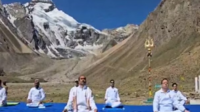 Photo of सीएम पुष्कर सिंह धामी ने आदि कैलाश में किया योग