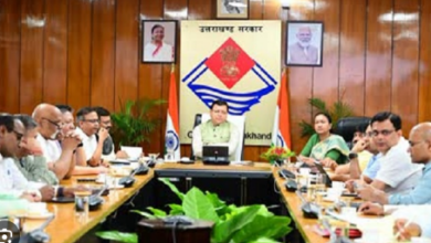 Photo of पहली बार सचिव समिति की बैठक में पहुंचे सीएम धामी