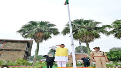 Photo of पुष्कर सिंह धामी ने स्वतंत्रता दिवस पर अपने आवास में किया ध्वजारोहण