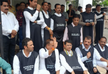 Photo of कांग्रेसी विधायक काले कपड़ों में राजभवन के बाहर धरने पर बैठे, मंत्री विजय शाह को बर्खास्त करने की मांग