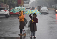Photo of दिल्ली-एनसीआर में बदला मौसम का मिजाज… कई इलाकों में बूंदाबांदी, लोगों को गर्मी से मिली राहत