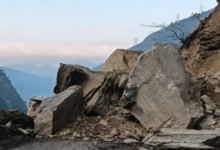 Photo of कैलाश मानसरोवर यात्रा मार्ग में टूटकर गिरा पहाड़, आवाजाही ठप, फंसी गाड़ियां