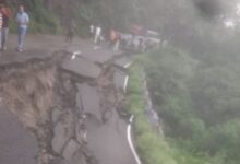 Photo of पठानकोट में दूनेरा के पास सड़क धंसी,कल से तीन दिन भारी बारिश का अलर्ट