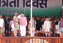 Photo of सीएम धामी ने स्वतंत्रता संग्राम सेनानियों के परिजनों और पुलिसकर्मियों को किया सम्मानित