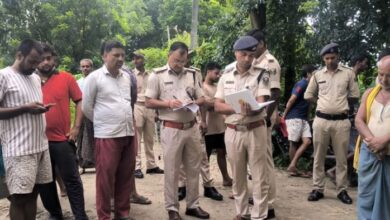 Photo of बेगूसराय में युवक की गला रेतकर हत्या, शव SH-55 किनारे बहियार में फेंका