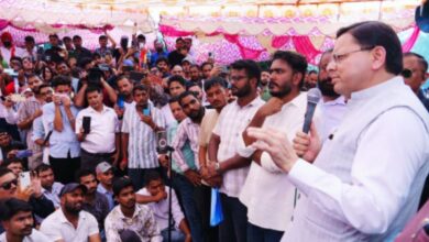 Photo of सीएम धामी पहुंचे बेरोजगार संघ के आन्दोलन में, युवाओं के बीच पहुंच कर किया CBI जाँच का ऐलान