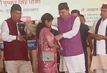Photo of लैंसडौन पहुंचे सीएम धामी, शहीदों के परिजनों को किया सम्मानित