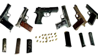 Photo of बंबीहा गैंग के दो गुर्गे गिरफ्तार, हथियारों की खेप बरामद