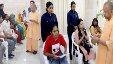 Photo of महिला कलाकार ने मंच दिलाने की लगाई गुहार: सीएम योगी ने तुरंत दिया आदेश