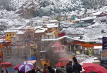 Photo of बदरीनाथ धाम में हुई बर्फबारी, चारों तरफ बिछी सफेद चादर