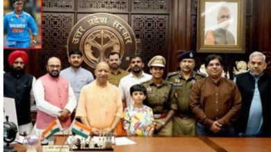 Photo of खाकी वर्दी में सीएम योगी से मिलने पहुंचीं DSP दीप्ति शर्मा