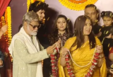 Photo of 52 साल की महिमा चौधरी ने 62 साल के दूल्हे को पहनाई वरमाला