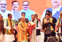 Photo of पंकज चौधरी ने छुए सीएम योगी के पैर, दिखी दूरी की अटकलों को विराम देने की कोशिश