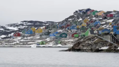 Photo of दुनिया का सबसे बड़ा द्वीप, लेकिन एक भी सड़क नहीं? Greenland से जुड़े 10 फैक्ट्स कर देंगे आपको हैरान