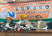 Photo of दिल्ली की पूर्व मुख्यमंत्री पर गुरु साहिब के अपमान का आरोप, लालपुरा बोले- आप के सिख नेता क्यों मौन