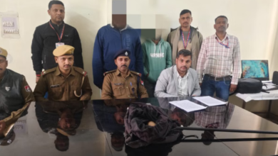 Photo of  रेलवे स्टेशन पर वन्यजीव तस्करी का खुलासा, दुर्लभ रेड सैंड बोआ के साथ दो तस्कर गिरफ्तार