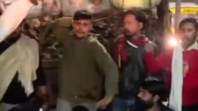 Photo of देर रात गौ सेवकों ने पकड़ा हड्डियों से भरा ट्रक, वाहन में तोड़फोड़ करने के बाद की गई नारेबाजी