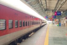 Photo of कृषक एक्सप्रेस पर पत्थरबाजी, बस्ती जा रहे यात्री के जबड़े में लगा पत्थर- हालत गंभीर