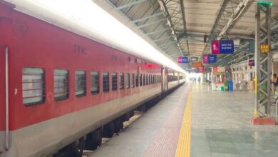 Photo of कृषक एक्सप्रेस पर पत्थरबाजी, बस्ती जा रहे यात्री के जबड़े में लगा पत्थर- हालत गंभीर