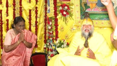 Photo of यूपी: राष्ट्रपति द्रौपदी मुर्मू ने संत प्रेमानंद महाराज से की भेंट