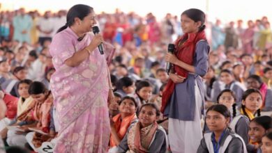 Photo of दुर्गा अष्टमी पर दिल्ली सरकार का बेटियों को उपहार, सीएम रेखा ने 1100 छात्राओं को बांटी साइकिल