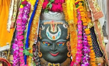 Photo of वैष्णव तिलक, त्रिपुंड व त्रिनेत्र से सजे श्री महाकाल, भक्तों ने किया दिव्य दर्शन