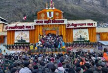 Photo of बदरीनाथ मंदिर के कपाट खुले, सीएम धामी ने की पूजा