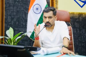 सीएम घोषणाओं के क्रियान्वयन में लापरवाही बर्दाश्त नहीं, डीएम ने दिए कड़े निर्देश