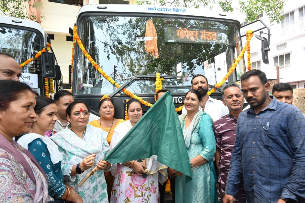 कोटद्वार से गोपेश्वर और ऋषिकेश एम्स के लिए शुरू हुई रोडवेज बस सेवा, विधानसभा अध्यक्ष ऋतु खण्डूडी भूषण ने दिखाई हरी झंडी