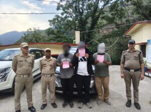 बड़ी खबर :कर्णप्रयाग में धारदार हथियारों से हमला करने वाले 4 निहंग यात्री गिरफ्तार, तलवार बरामद; 3 आरोपी जेल भेजे गए