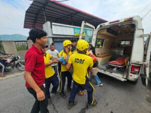 राजपुर क्षेत्र में गिरी दीवार,चपेट में आयी वृद्ध महिला, SDRF की तत्परता से बची महिला की जान