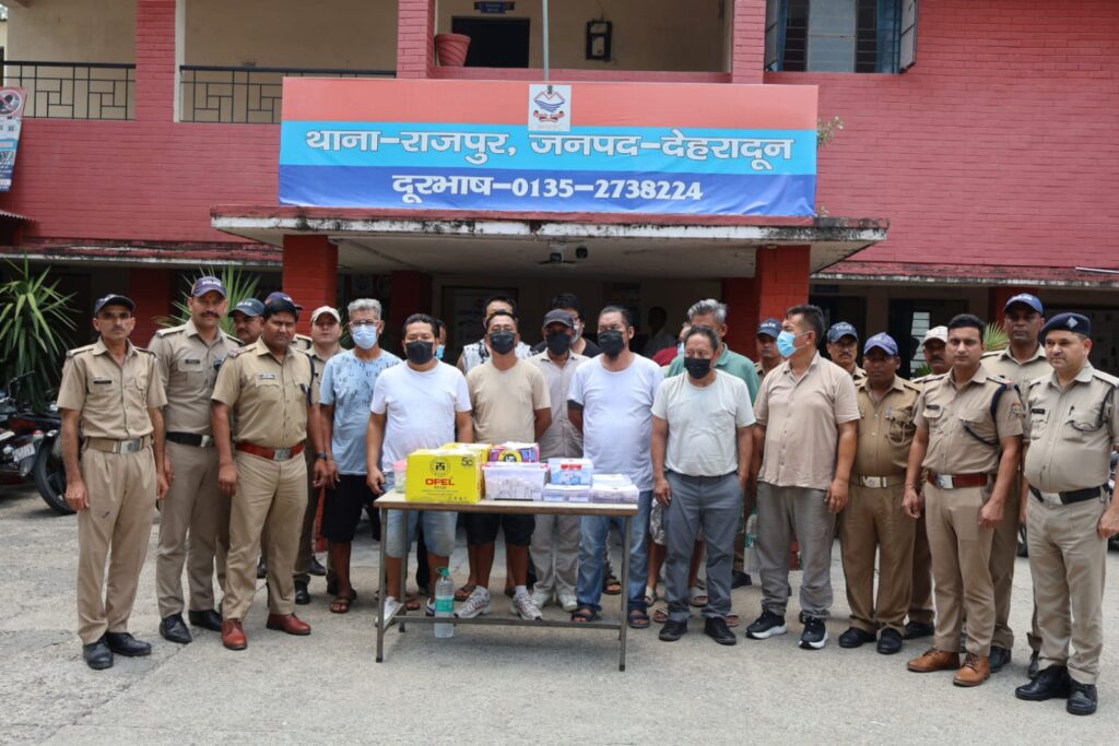 देहरादून में जुए के बड़े अड्डे पर पुलिस का छापा, विदेशी नागरिक समेत 13 गिरफ्तार